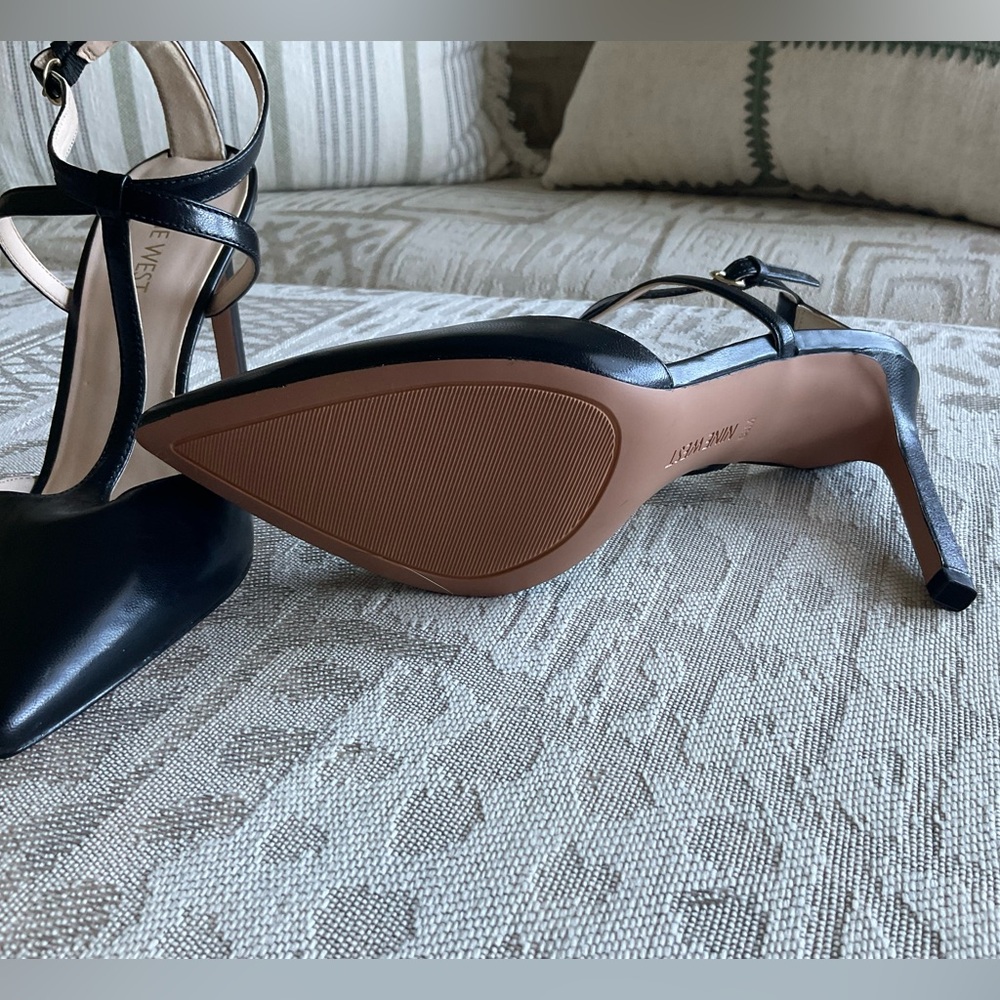 NEW Nine West Black Leather T-Strap Heels - Picture 6 of 7